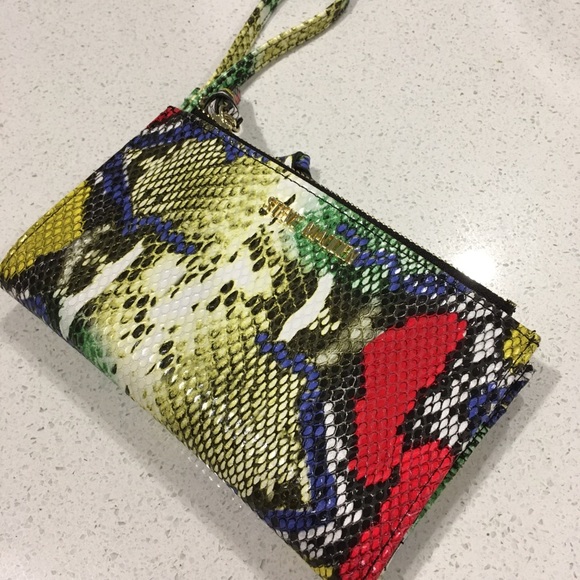 Steve Madden Handbags - Steve Madden phone wallet wristlet snake print